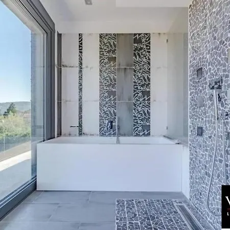 Vaneau Sublime New Contemporary 300 M2-pool-garage !