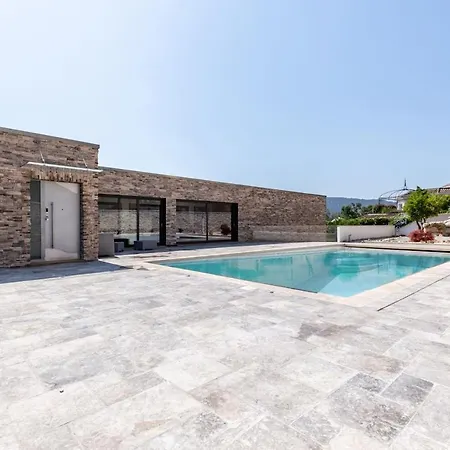 Vaneau Sublime New Contemporary 300 M2-pool-garage ! 别墅