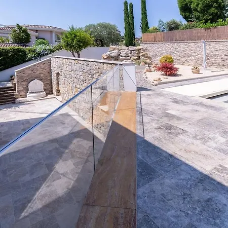 Vaneau Sublime New Contemporary 300 M2-pool-garage ! Mandelieu
