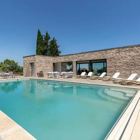 Vaneau Sublime New Contemporary 300 M2-pool-garage ! Mandelieu
