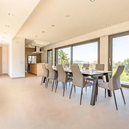 Vaneau Sublime New Contemporary 300 M2-pool-garage ! *
